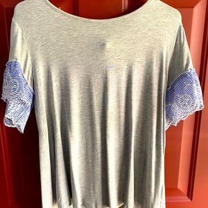 Cute and flowy top with cut out in the back